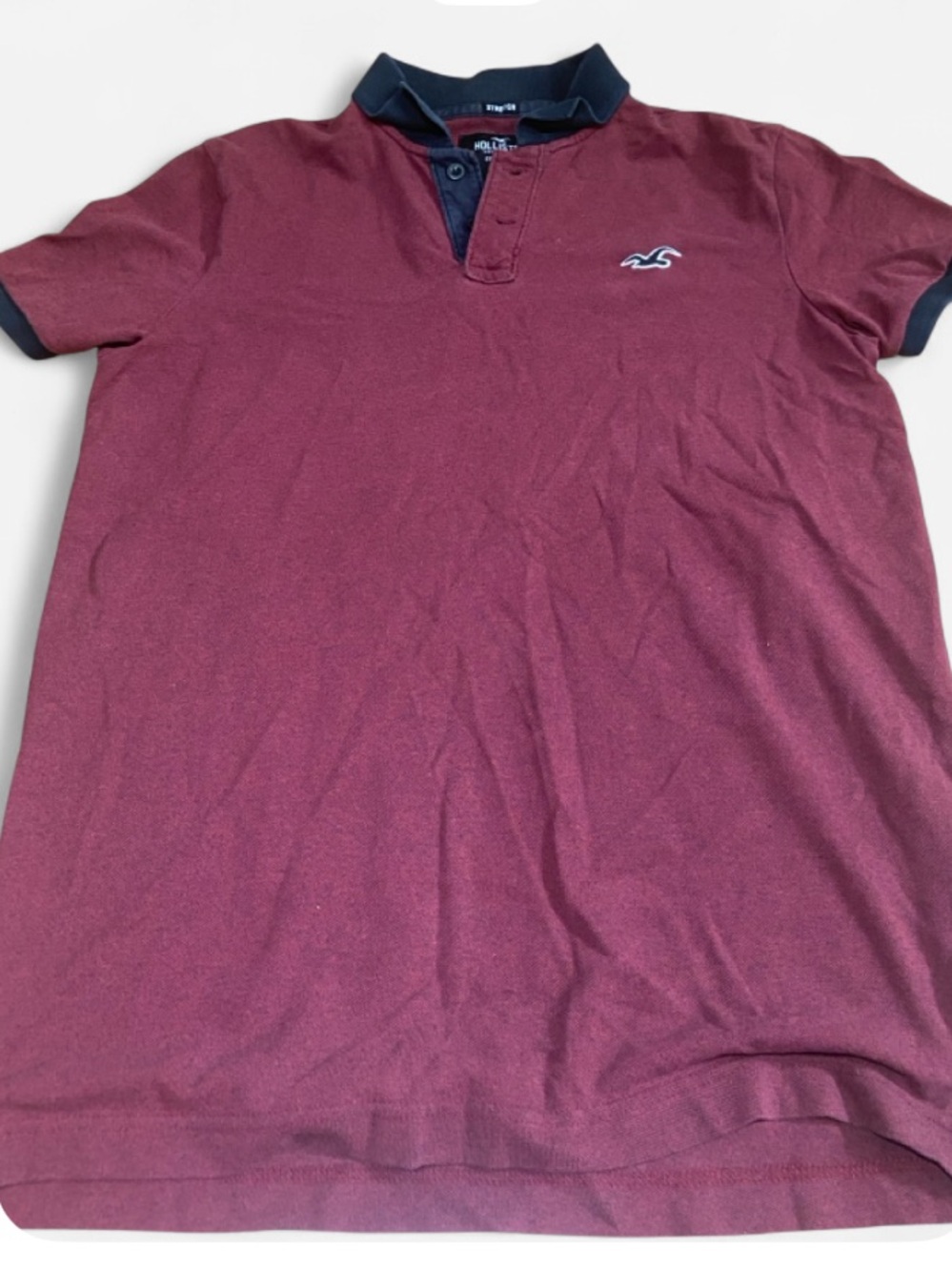 Hollister Men's Burgundy Polo Shirt with Navy Trim